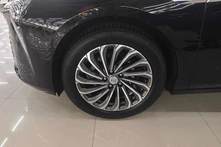 Used Buick LaCrosse 2024 28T Luxury Edition Left Front Wheel Hub