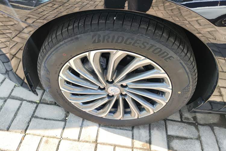 Used Buick LaCrosse 2024 28T Luxury Edition Left Front Wheel Hub
