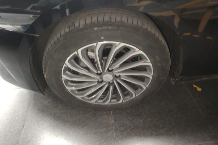 Used Buick LaCrosse 2024 28T Luxury Edition Left Front Wheel Hub