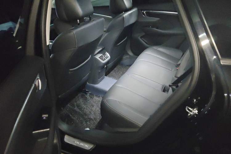 Used Buick LaCrosse 2024 28T Luxury Edition Left Rear Seat