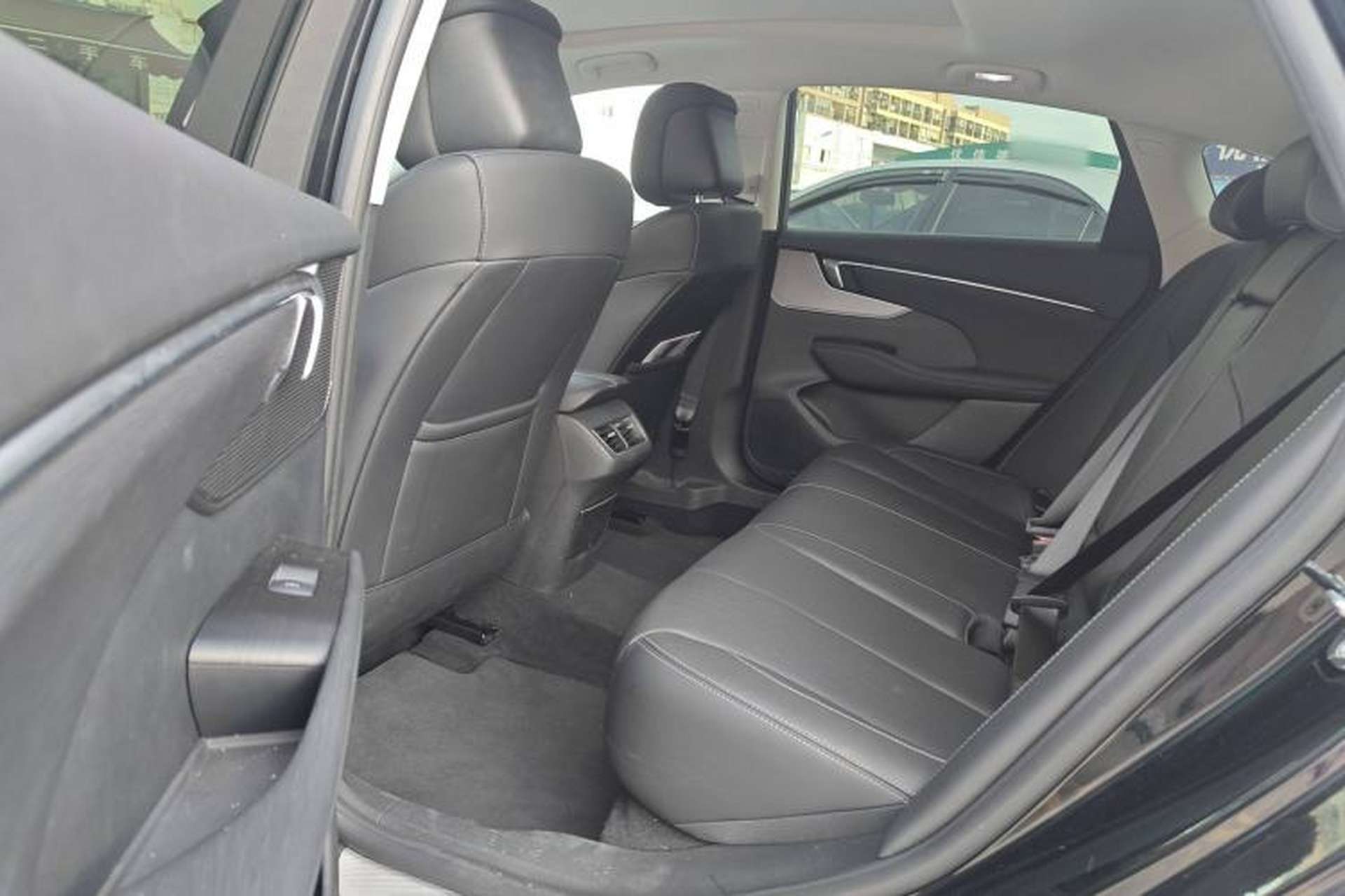 Used Buick LaCrosse 2024 28T Luxury Edition Left Rear Seat