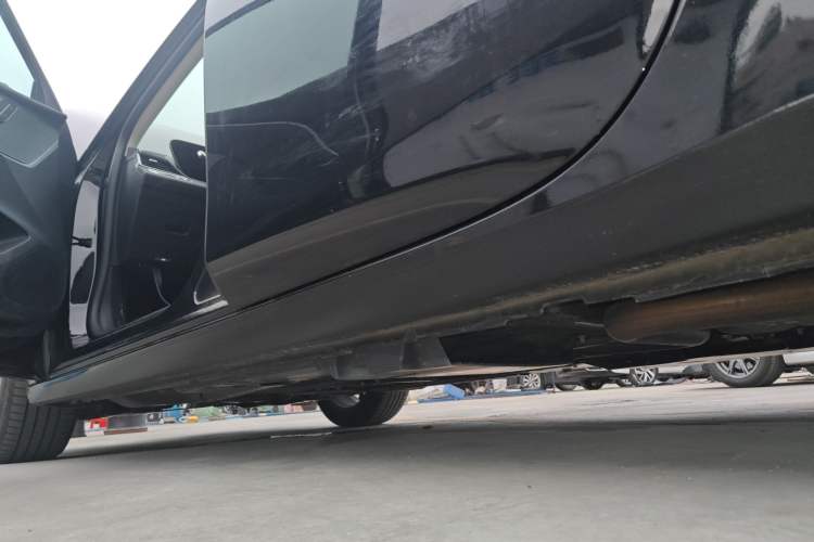 Used Buick LaCrosse 2024 28T Luxury Edition Left Side Sill