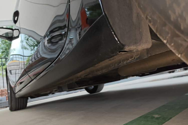 Used Buick LaCrosse 2024 28T Luxury Edition Left Side Sill