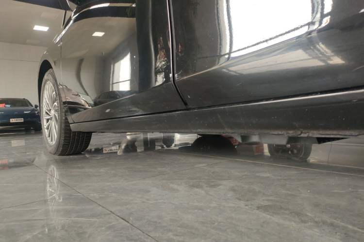 Used Buick LaCrosse 2024 28T Luxury Edition Left Side Sill