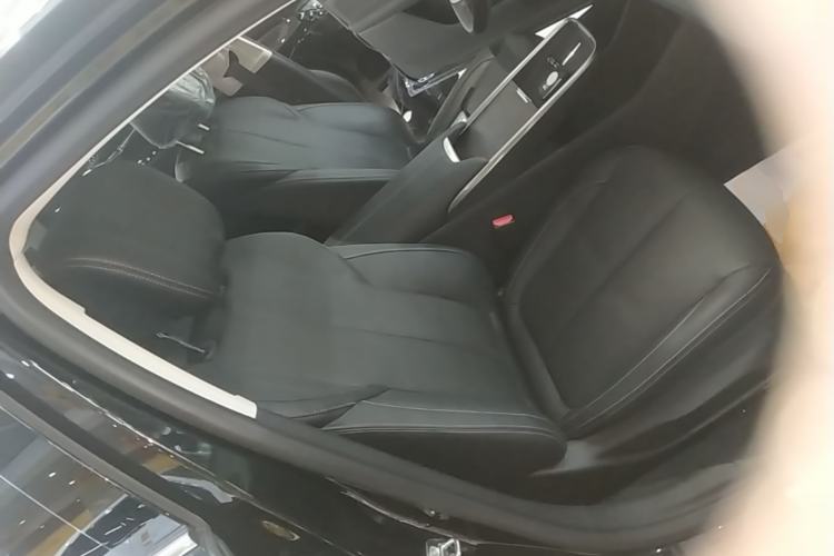 Used Buick LaCrosse 2024 28T Luxury Edition Right Front Seat