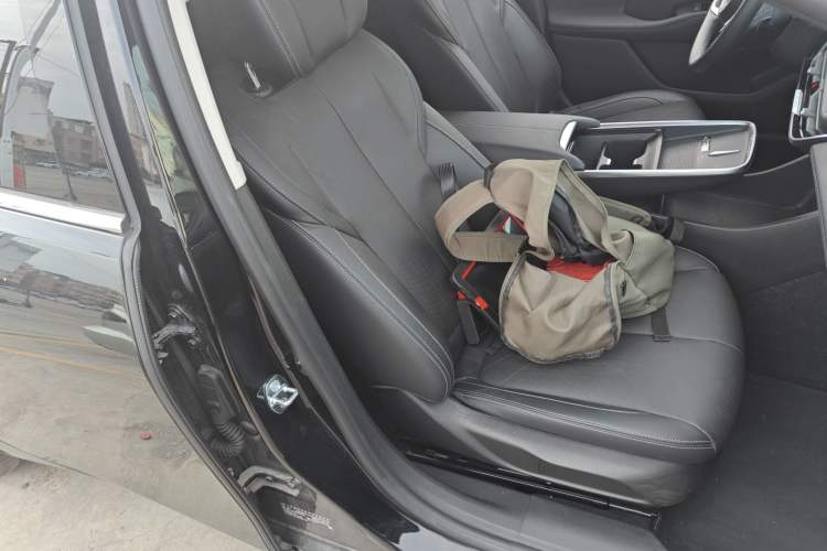 Used Buick LaCrosse 2024 28T Luxury Edition Right Front Seat