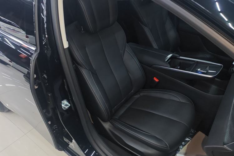 Used Buick LaCrosse 2024 28T Luxury Edition Right Front Seat