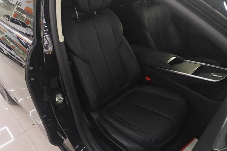 Used Buick LaCrosse 2024 28T Luxury Edition Right Front Seat
