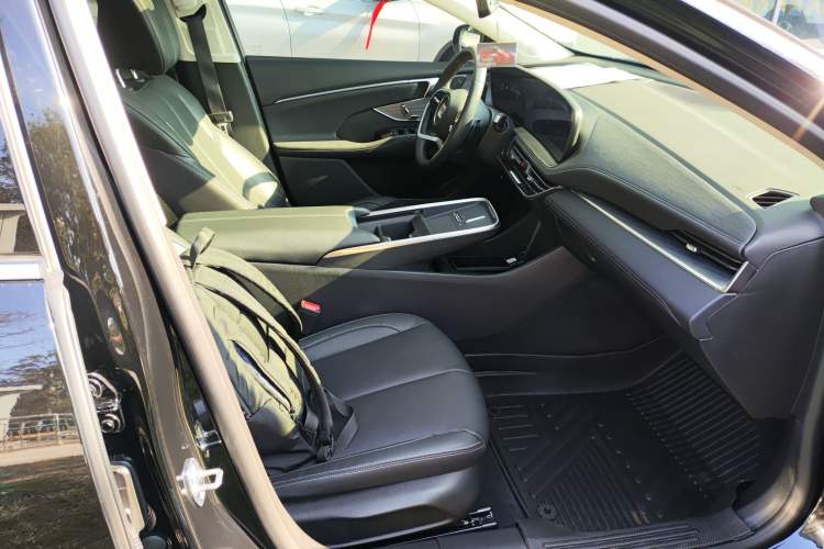 Used Buick LaCrosse 2024 28T Luxury Edition Right Front Seat