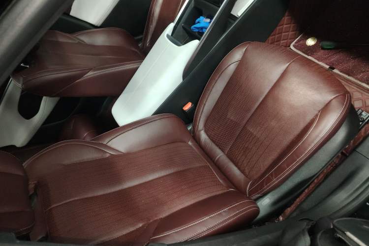 Used Buick LaCrosse 2024 28T Luxury Edition Right Front Seat