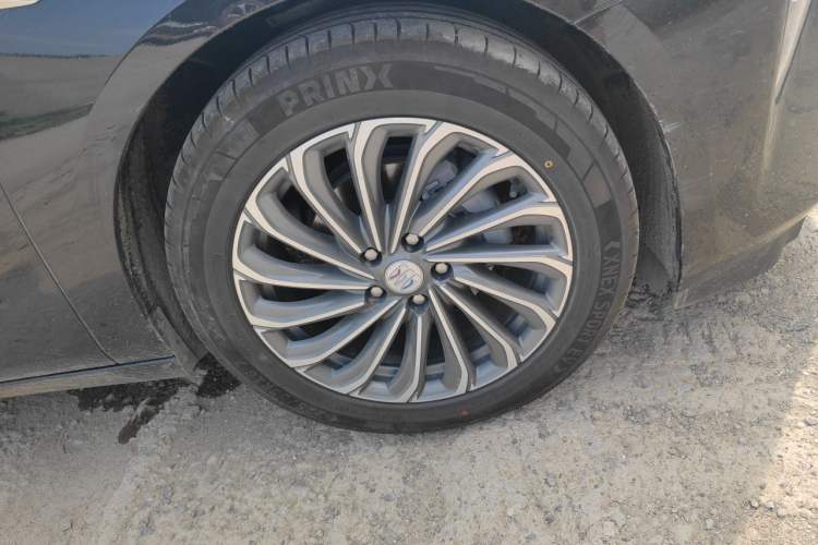 Used Buick LaCrosse 2024 28T Luxury Edition Right Front Wheel Hub