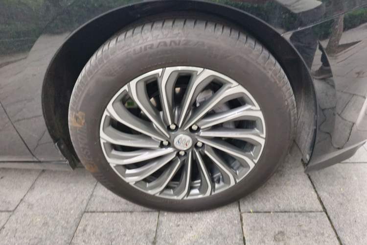 Used Buick LaCrosse 2024 28T Luxury Edition Right Front Wheel Hub