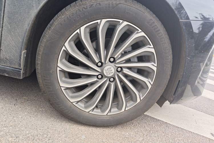 Used Buick LaCrosse 2024 28T Luxury Edition Right Front Wheel Hub