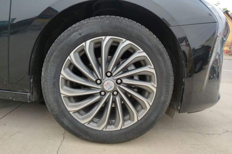 Used Buick LaCrosse 2024 28T Luxury Edition Right Front Wheel Hub