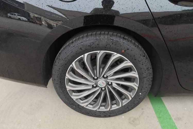 Used Buick LaCrosse 2024 28T Luxury Edition Right Rear Wheel Hub