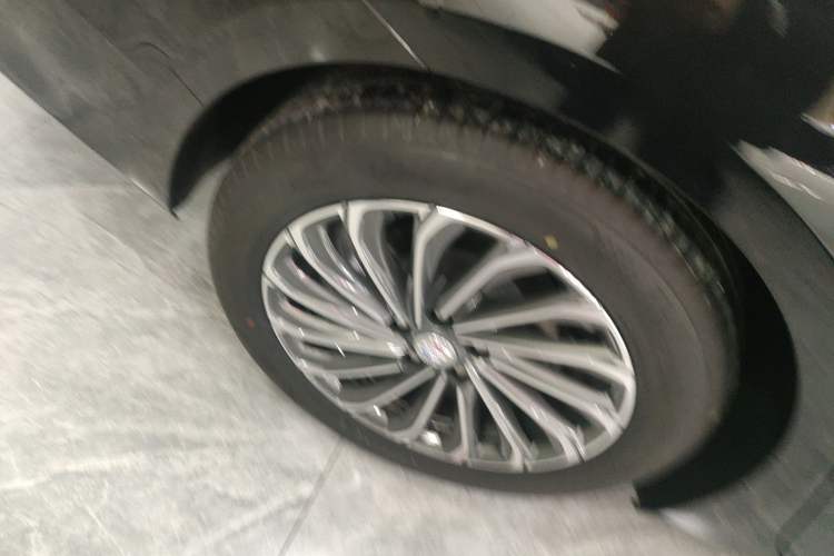 Used Buick LaCrosse 2024 28T Luxury Edition Right Rear Wheel Hub