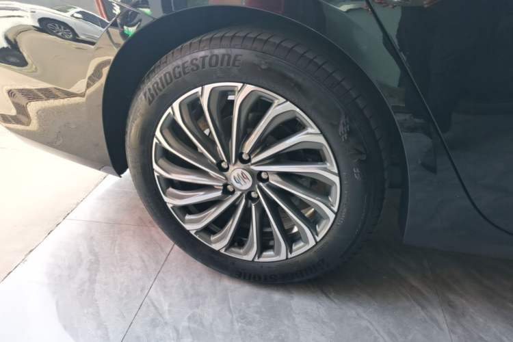 Used Buick LaCrosse 2024 28T Luxury Edition Right Rear Wheel Hub
