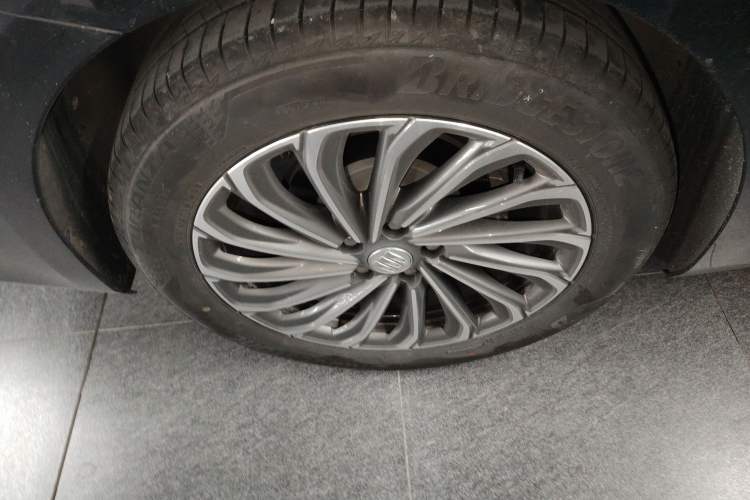 Used Buick LaCrosse 2024 28T Luxury Edition Right Rear Wheel Hub