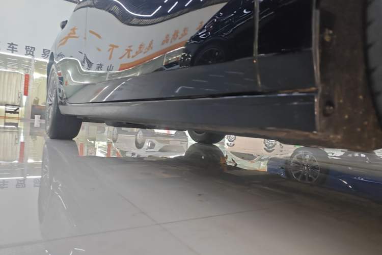 Used Buick LaCrosse 2024 28T Luxury Edition Right Side Sill