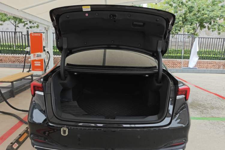 Used Buick LaCrosse 2024 28T Luxury Edition Trunk