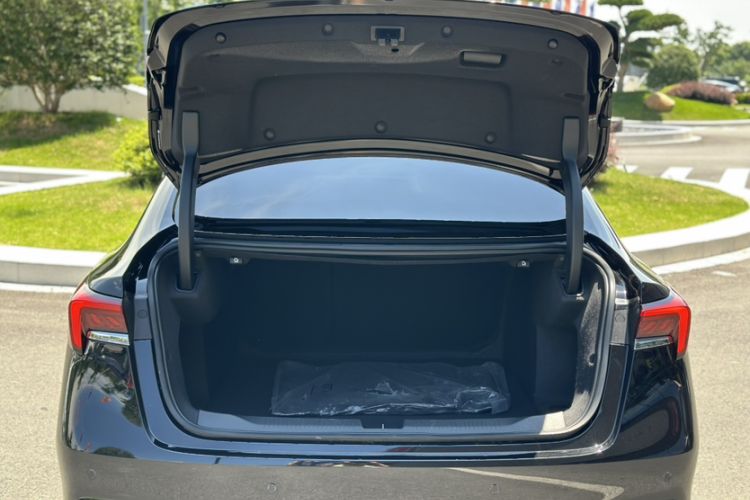 Used Buick LaCrosse 2024 28T Luxury Edition Trunk