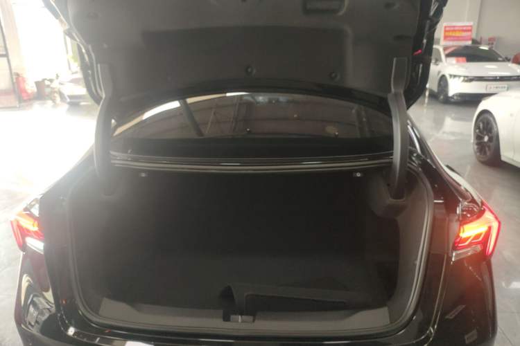 Used Buick LaCrosse 2024 28T Luxury Edition Trunk