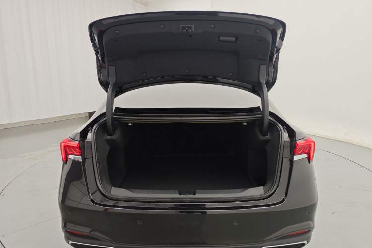 Used Buick LaCrosse 2024 28T Luxury Edition Trunk