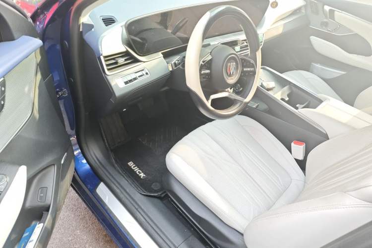 Used Buick LaCrosse 2024 Avia Edition Driver Seat