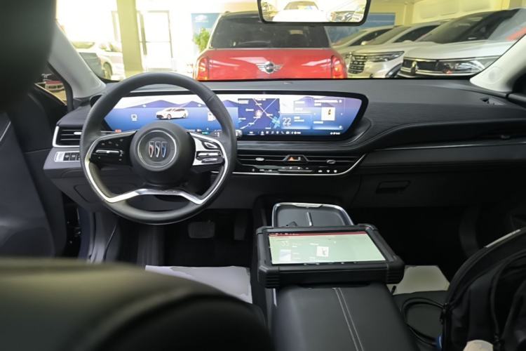 Used Buick LaCrosse 2024 28T Luxury Edition Center Console