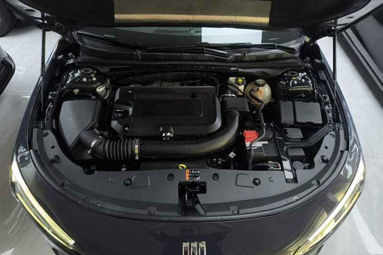 Used Buick LaCrosse 2024 28T Luxury Edition Engine Bay