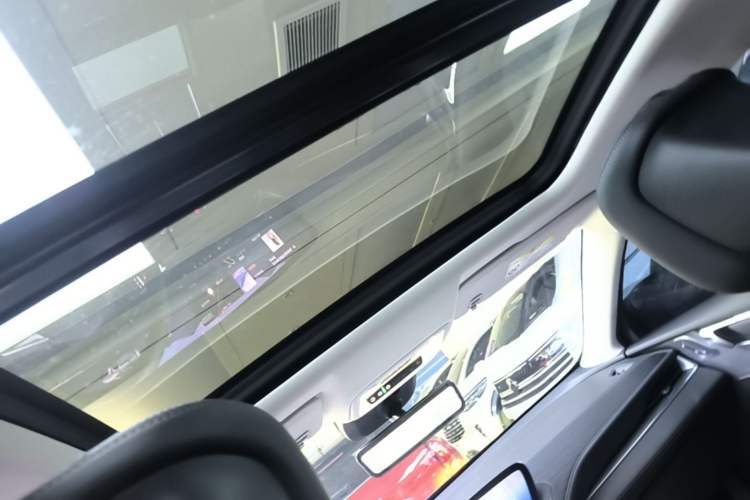 Used Buick LaCrosse 2024 28T Luxury Edition Headliner