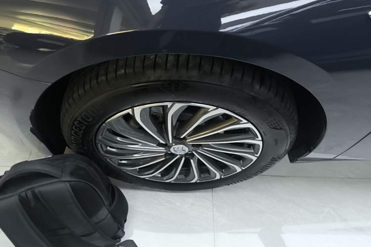 Used Buick LaCrosse 2024 28T Luxury Edition Left Front Wheel Hub
