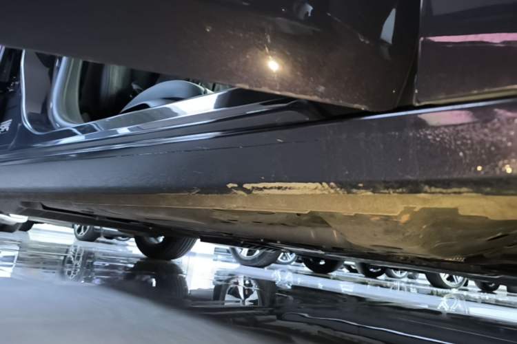 Used Buick LaCrosse 2024 28T Luxury Edition Right Side Sill