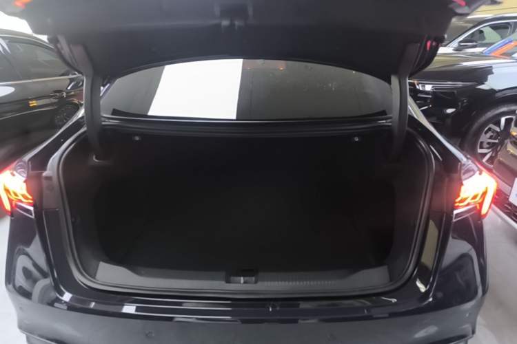 Used Buick LaCrosse 2024 28T Luxury Edition Trunk