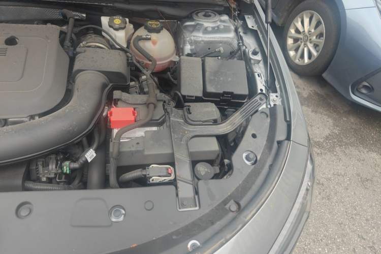 Used Buick LaCrosse 2024 28T Luxury Edition Engine Bay Left