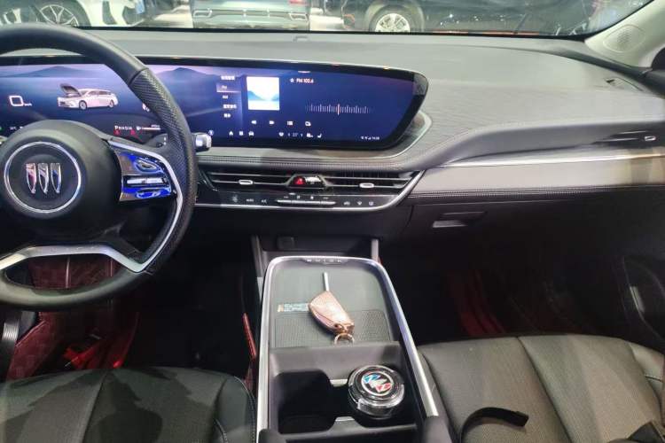 Used Buick LaCrosse 2025 28T Platinum Edition Audio And AC Panel