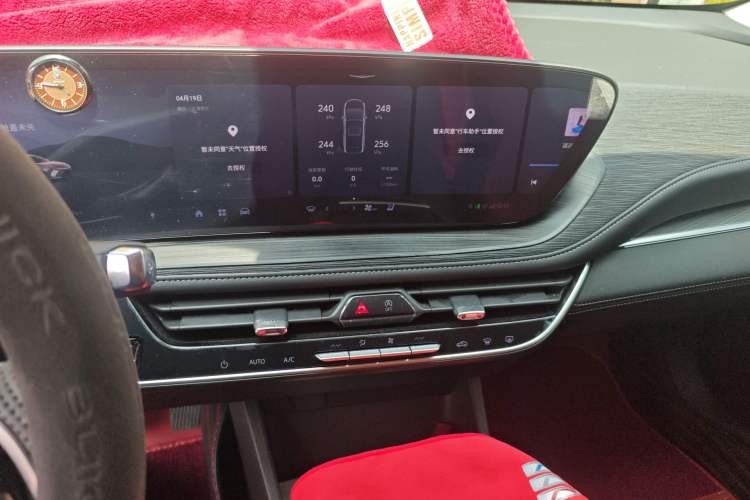 Used Buick LaCrosse 2025 28T Platinum Edition Audio And AC Panel