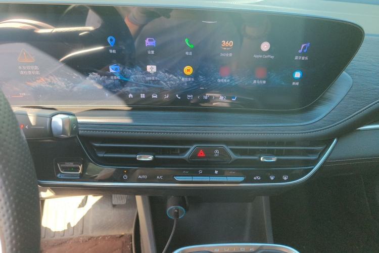 Used Buick LaCrosse 2025 28T Platinum Edition Audio And AC Panel