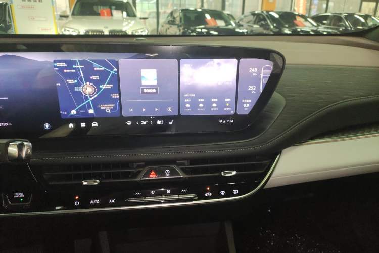 Used Buick LaCrosse 2025 28T Platinum Edition Audio And AC Panel