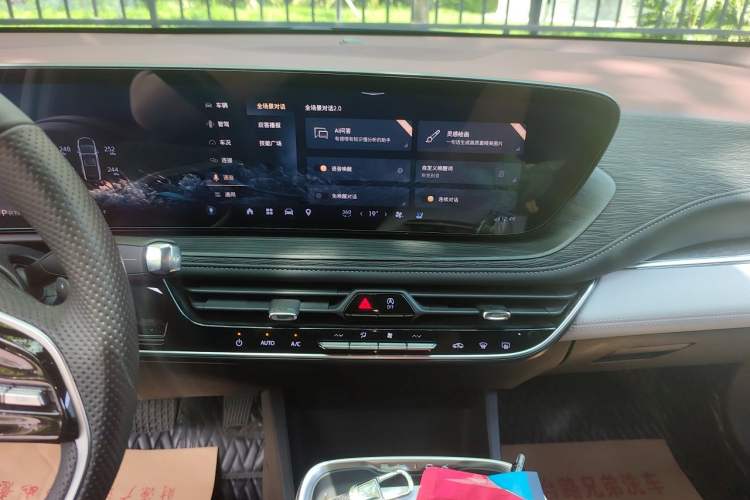 Used Buick LaCrosse 2025 28T Platinum Edition Audio And AC Panel