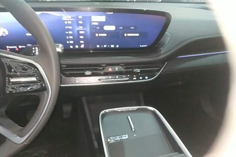 Used Buick LaCrosse 2025 28T Platinum Edition Audio And AC Panel