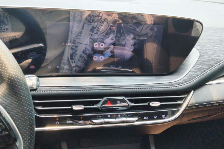 Used Buick LaCrosse 2025 28T Platinum Edition Audio And AC Panel