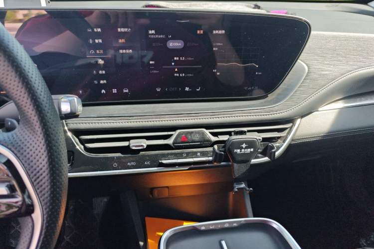 Used Buick LaCrosse 2025 28T Platinum Edition Audio And AC Panel