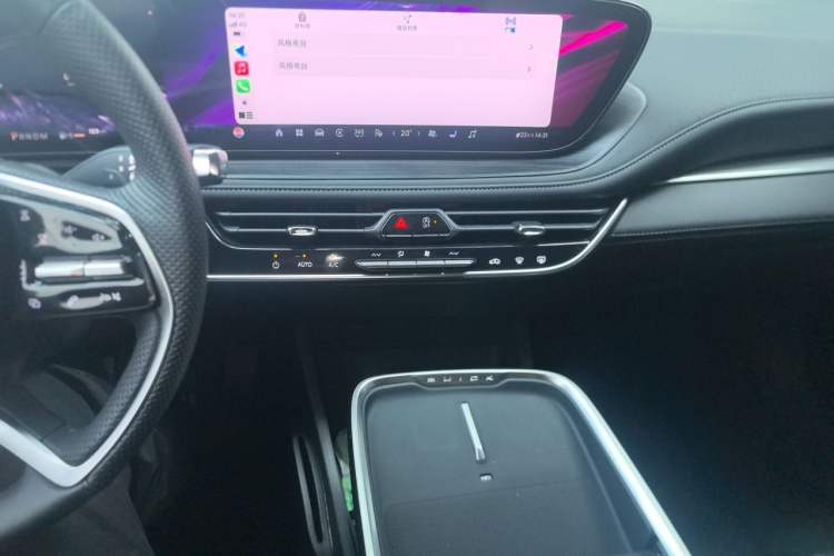 Used Buick LaCrosse 2025 Platinum Avia Edition Audio And AC Panel