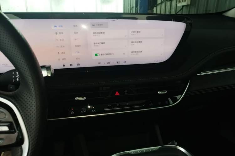 Used Buick LaCrosse 2025 28T Platinum Edition Audio And AC Panel