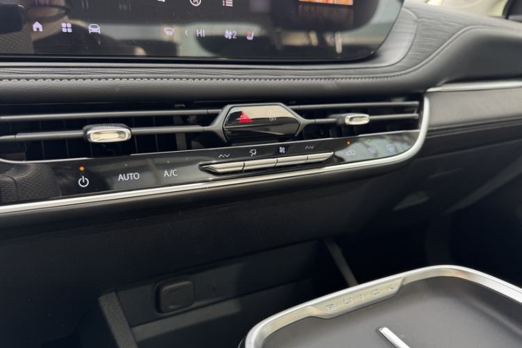 Used Buick LaCrosse 2025 28T Platinum Edition Audio And AC Panel