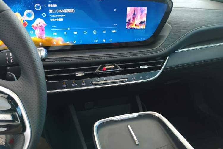 Used Buick LaCrosse 2025 28T Platinum Edition Audio And AC Panel