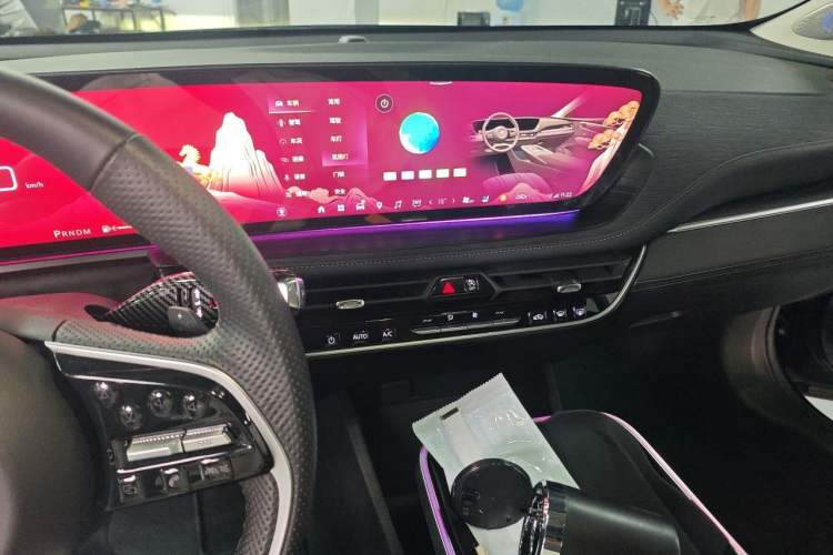Used Buick LaCrosse 2025 28T Platinum Edition Audio And AC Panel