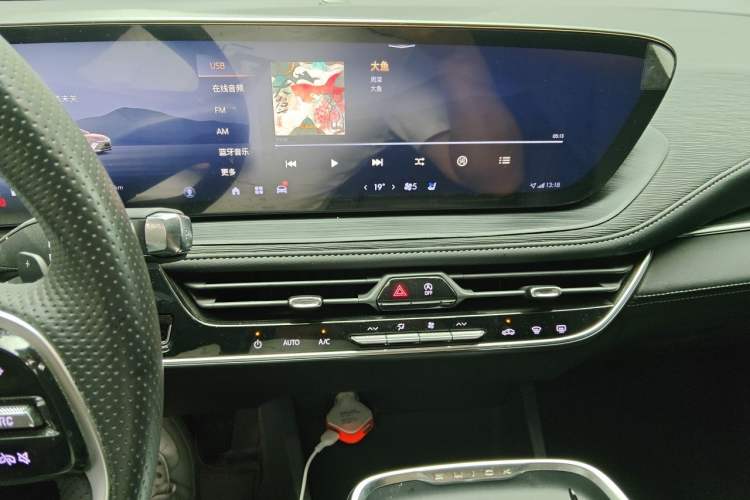 Used Buick LaCrosse 2025 28T Platinum Edition Audio And AC Panel