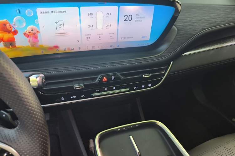 Used Buick LaCrosse 2025 28T Platinum Edition Audio And AC Panel